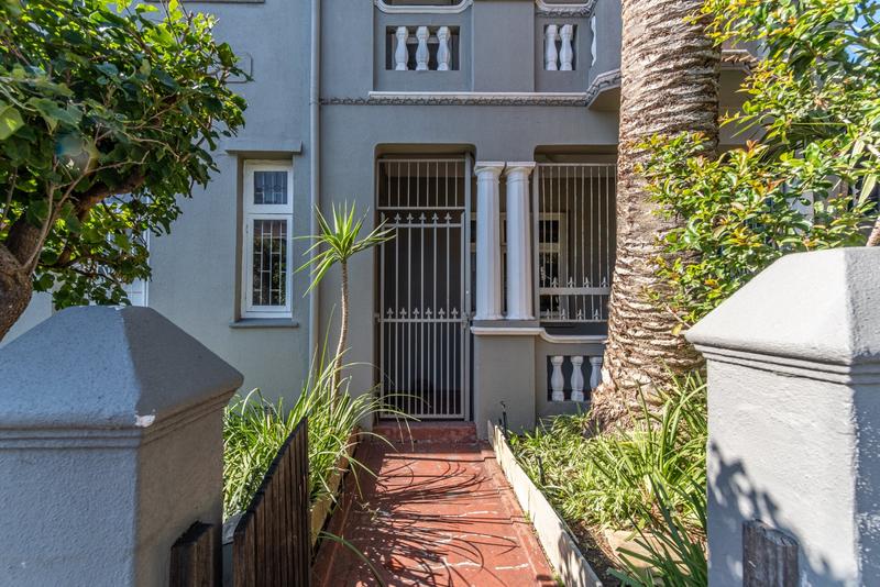 2 Bedroom Property for Sale in Vredehoek Western Cape